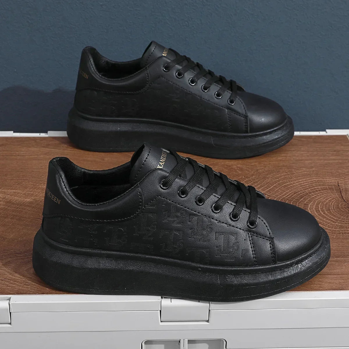 Leder Freizeitschuhe Herren 2025 Neue Schnürschuhe Dicke Sohle Freizeitschuhe Vielseitige Leder Muffin Schuhe Erhöhte Herren Board Schuhe