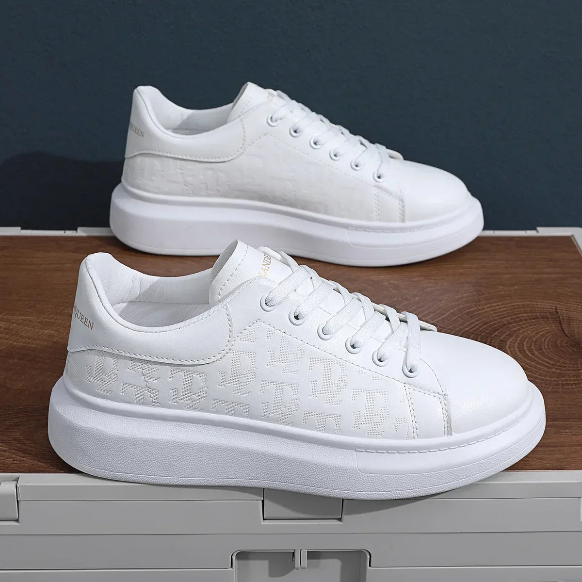 Leder Freizeitschuhe Herren 2025 Neue Schnürschuhe Dicke Sohle Freizeitschuhe Vielseitige Leder Muffin Schuhe Erhöhte Herren Board Schuhe