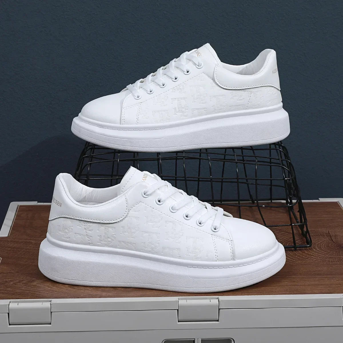 Leder Freizeitschuhe Herren 2025 Neue Schnürschuhe Dicke Sohle Freizeitschuhe Vielseitige Leder Muffin Schuhe Erhöhte Herren Board Schuhe