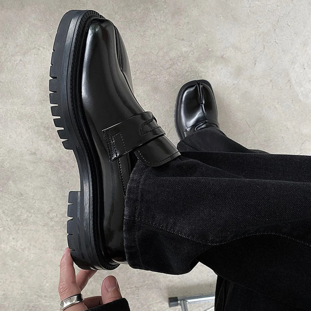 Tabi Shoes Loafers for Men and Women Split Toe Thick Sole Platform Casual Leather Shoes Spring Autumn Fashion Shoes