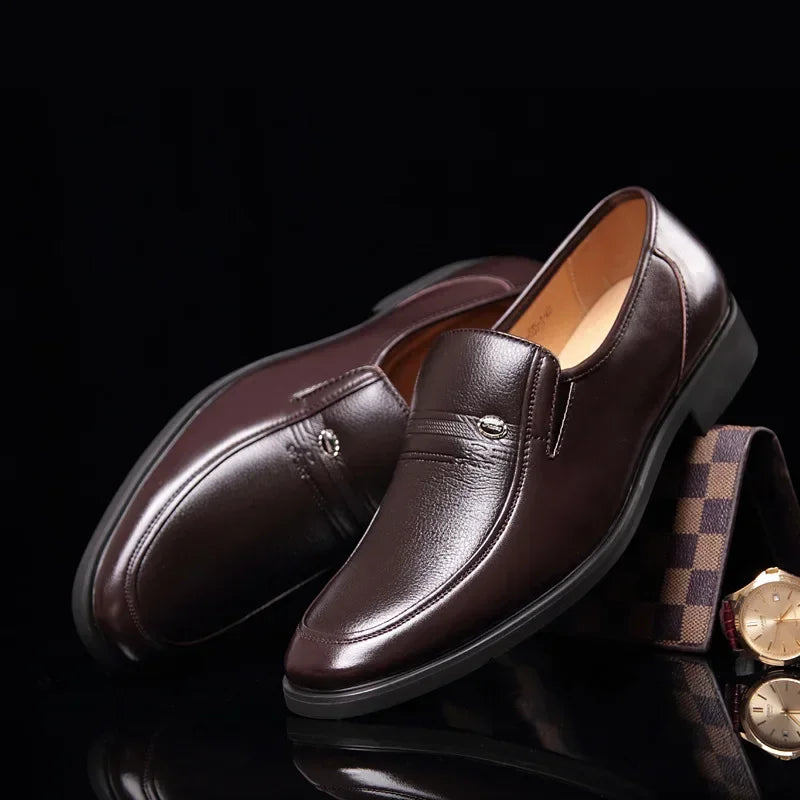 Leder Herren Formelle Schuhe Luxusmarke 2023 Herren Loafer Kleid Mokassins Atmungsaktive Slip-on Schwarze Fahrschuhe Plus Größe 38-44