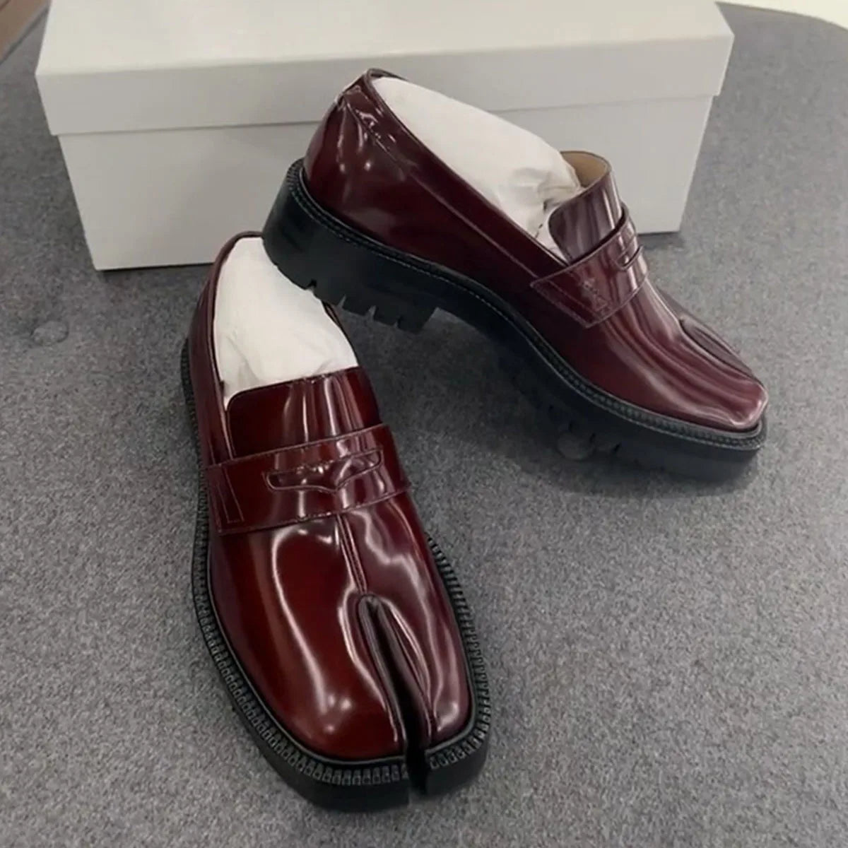Tabi Shoes Loafers for Men and Women Split Toe Thick Sole Platform Casual Leather Shoes Spring Autumn Fashion Shoes