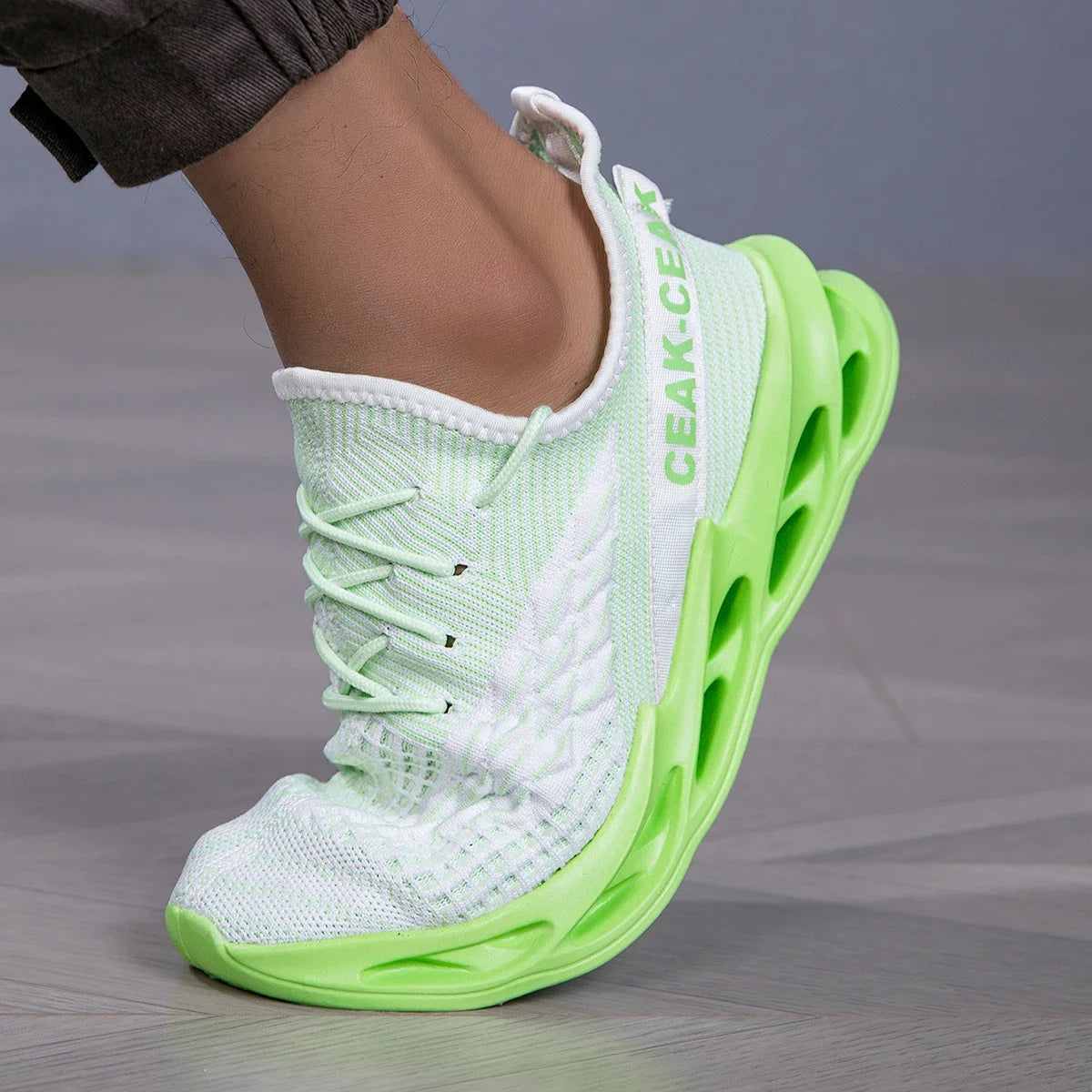 YRZL Sneakers Herren Mesh Atmungsaktive Laufsportschuhe Mann Leichte Weiche Dicke Sohle Loch Herrenschuhe Sportliche Sneakers für Männer
