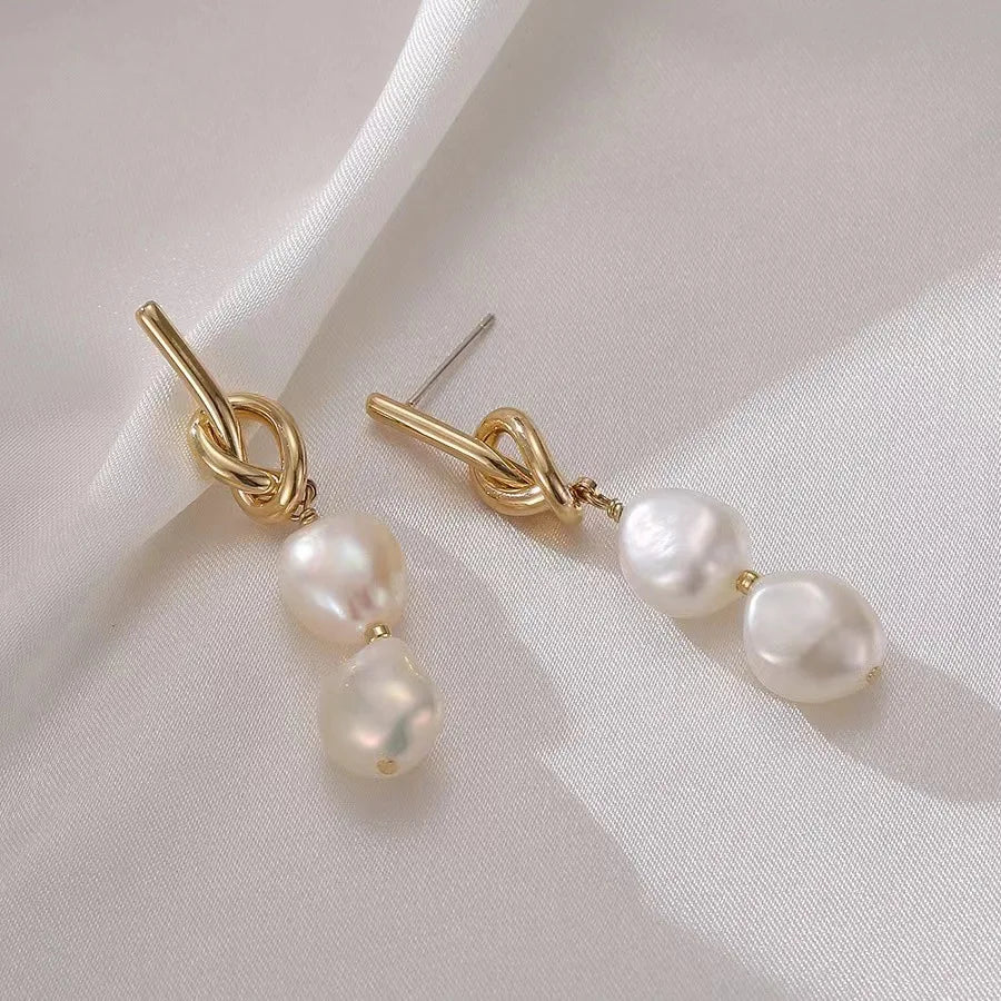 ZAKOL Französische Imitationsperlen-Creolen, kleine runde Kreisohrringe für Frauen, minimalistischer Schmuck, elegantes Geschenk