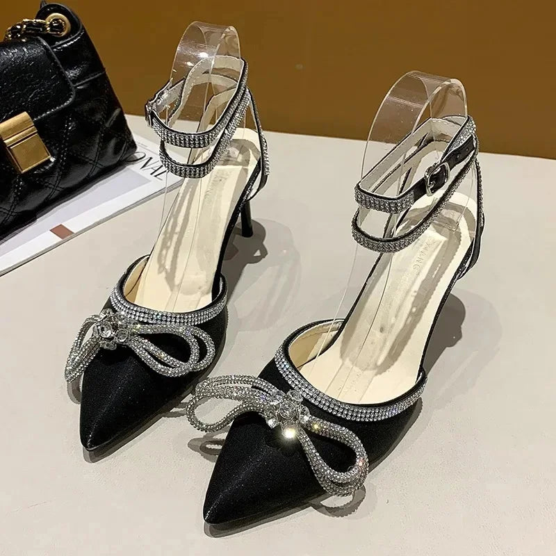 2025 neue Mode Glitter Strass Frauen Pumpen Kristall Bowknot Seide Spitz Schnalle Dünne High Heels Party Prom Schuhe