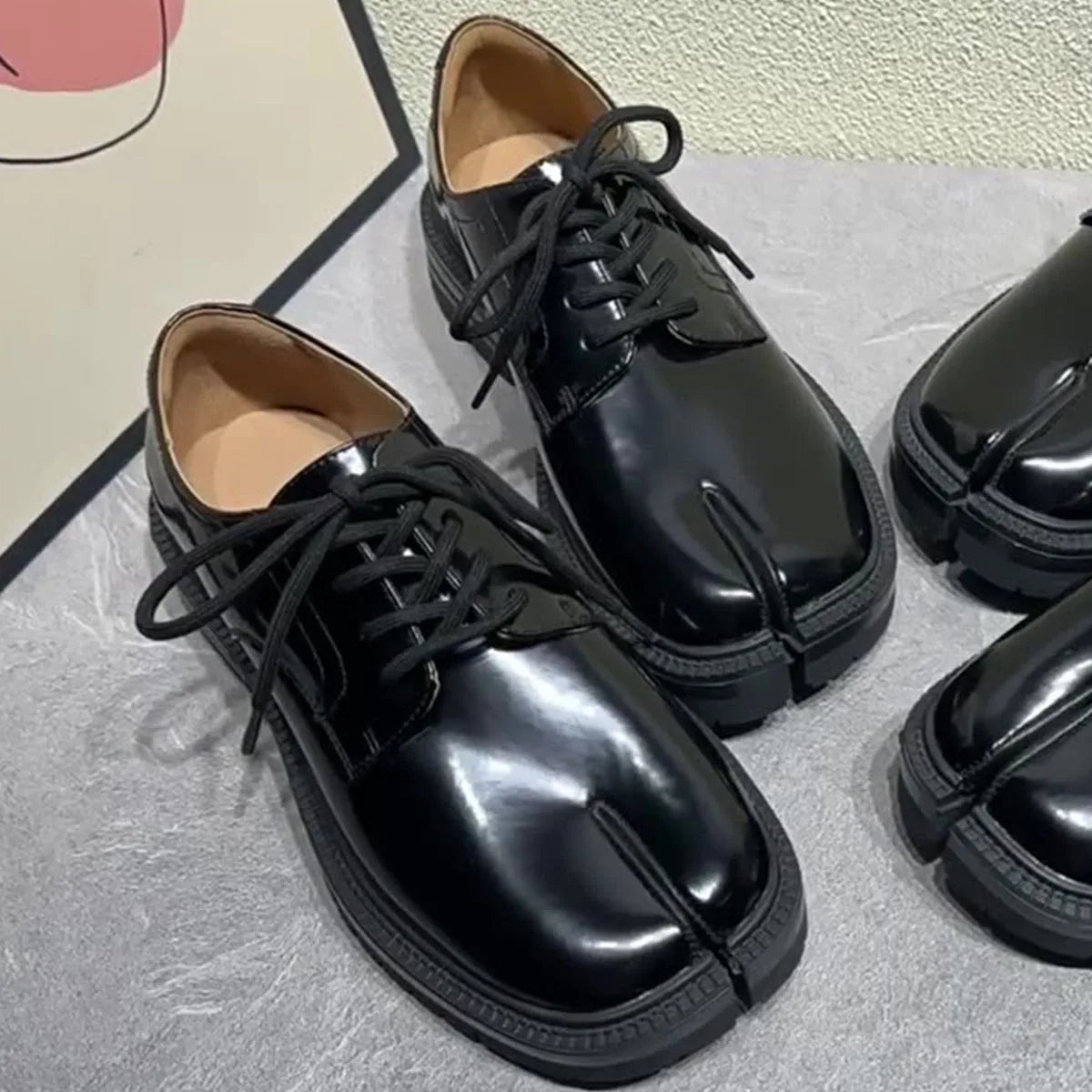 Tabi Shoes Loafers for Men and Women Split Toe Thick Sole Platform Casual Leather Shoes Spring Autumn Fashion Shoes