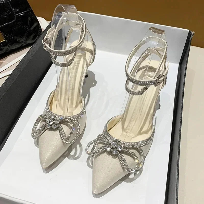2025 neue Mode Glitter Strass Frauen Pumpen Kristall Bowknot Seide Spitz Schnalle Dünne High Heels Party Prom Schuhe