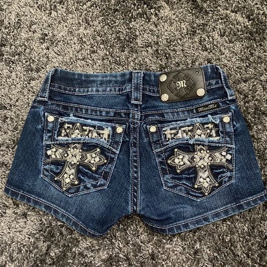 Y2K Individuelle Gothic Art Muster Stickerei Dekoration Low-Waist Mini Denim Shorts Damen Sexy Schlank und Vielseitig Kurzer Rock