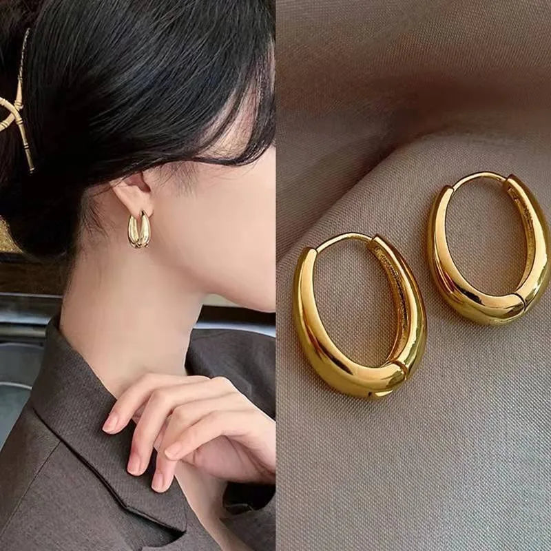 2 Stück Neue klassische goldfarbene Creolen aus Metall für Frauen, Modeschmuck, Temperament, Mädchen, Ohrstecker für den täglichen Gebrauch